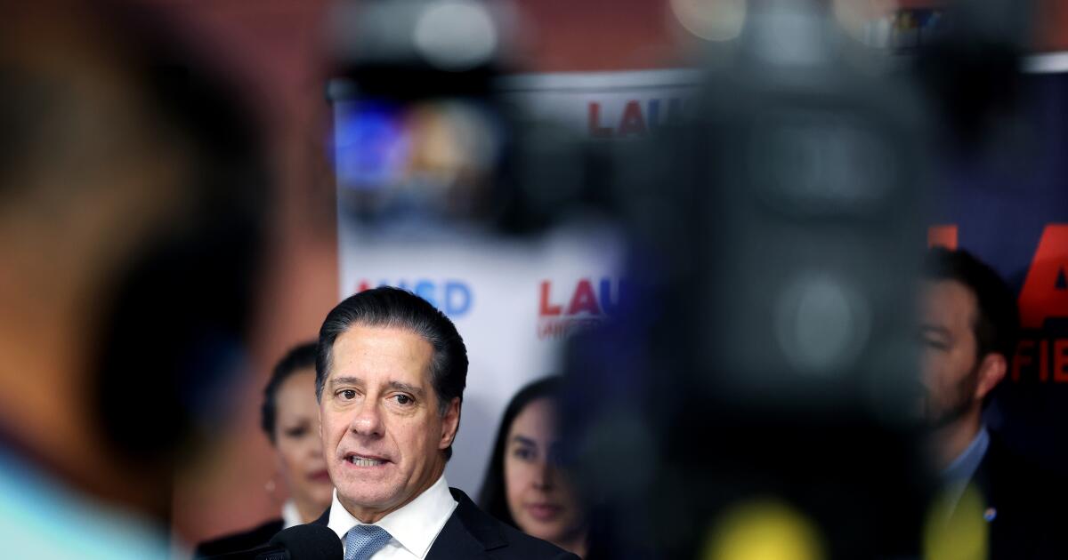 FBI raids LAUSD Supt. Alberto Carvalho's home and office