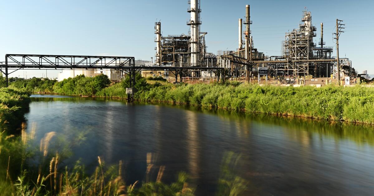 Oil companies get Supreme Court hearing on climate suits