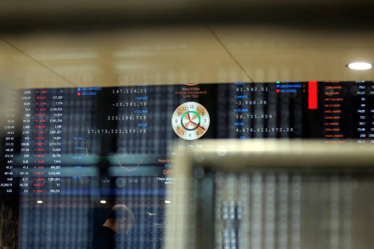 Polish, Czech Republic Curb Bond Sales as Iran War Turmoil Jolts Markets