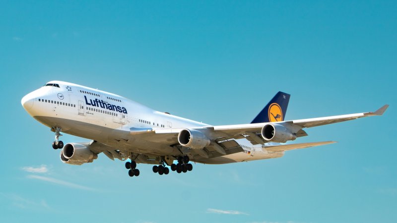 Lufthansa suspends Tel Aviv flights until April 9 Lufthansa suspends Tel Aviv flights until April 9