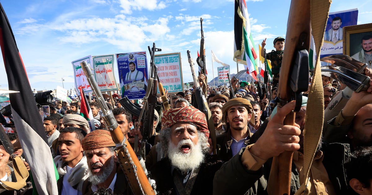 Houthis warn they will join war if US-Israeli escalation against Iran continues