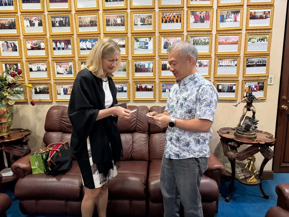 Slovenian Ambassador Smiljana Knez and Manila Bulletin President and Vice Chairman Dr. Emilio C. Yap III