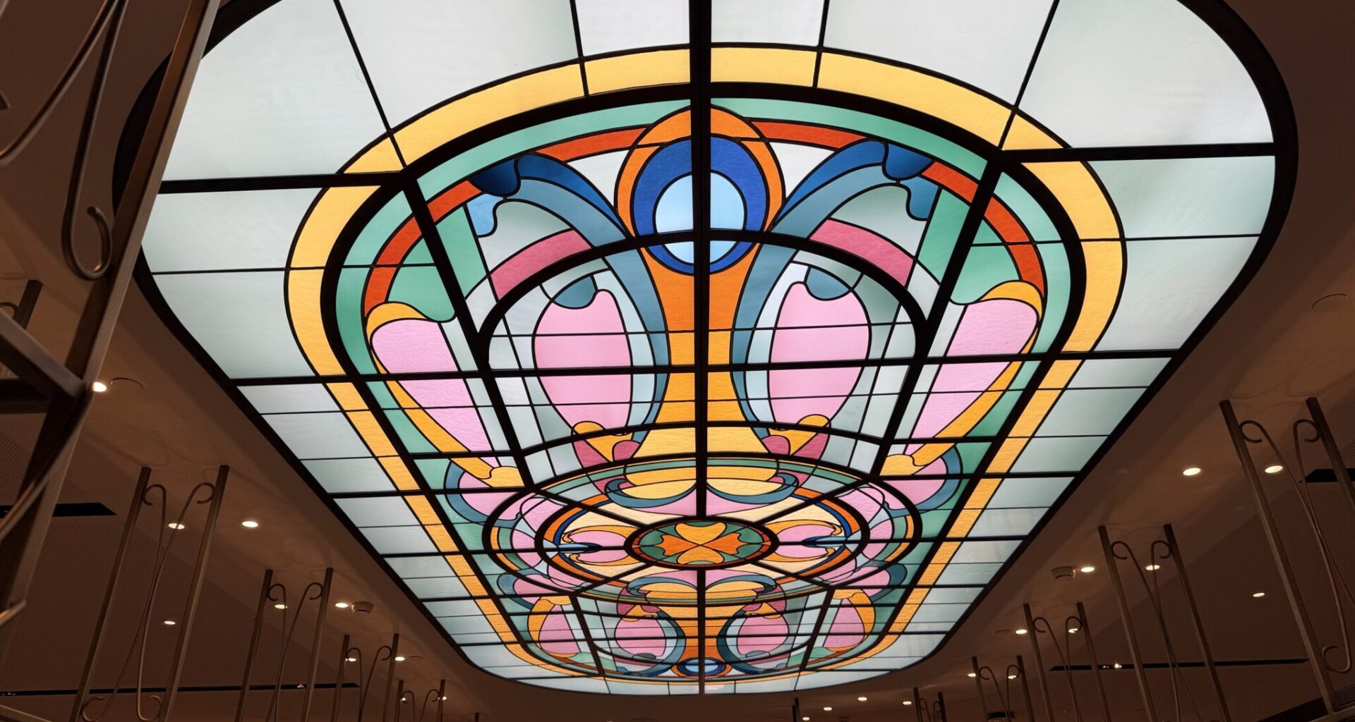 A beautiful stained-glass lighting panel in The View Lounge at Brussels Airport.
