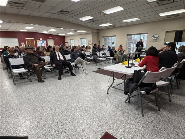 Residents question Rossford mayor on data centers