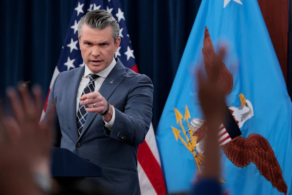 Pete Hegseth regularly makes bold claims about the Iran war in his press conferences. / Evan Vucci / REUTERS