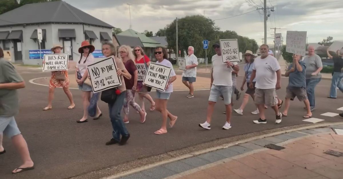 Residents of tourist hotspot rage over proposed rate hike