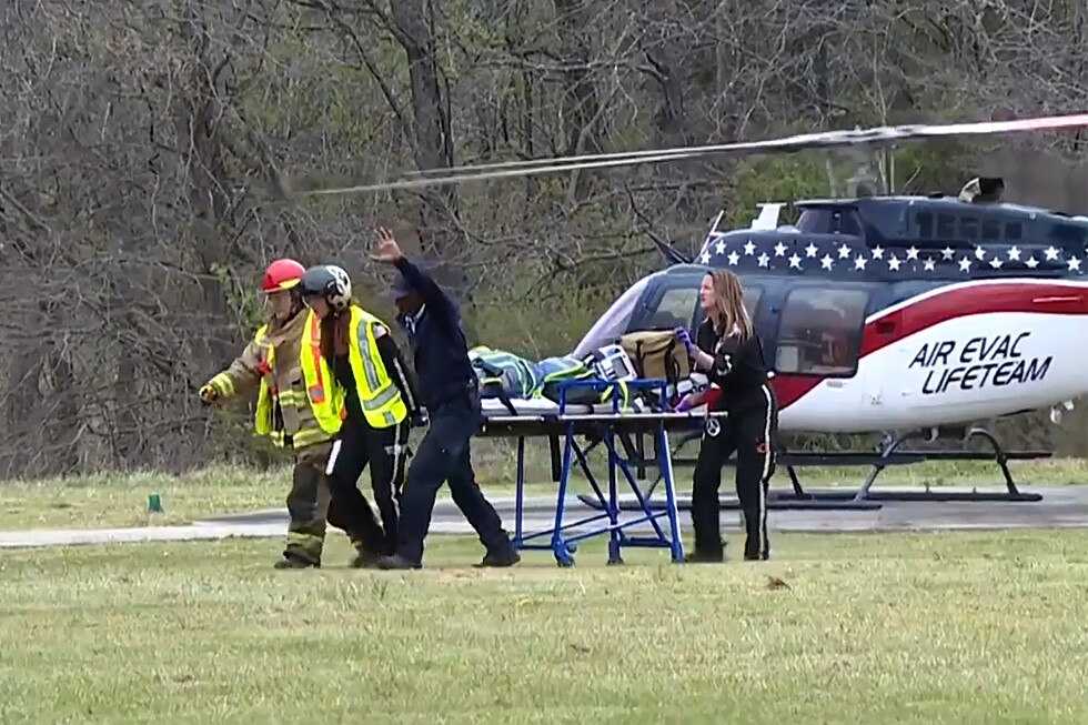 2 students dead and 7 injured in Tennessee school bus crash