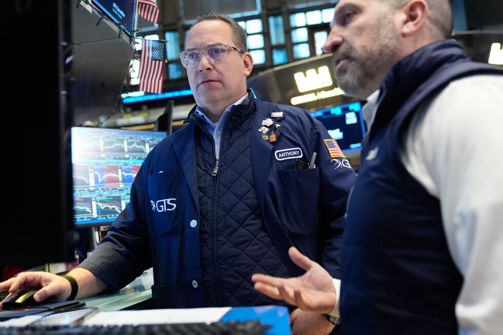 Oil steadies and world shares mixed as Iran war risks remain