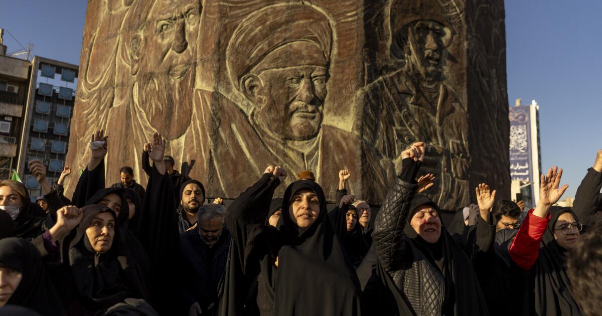 Tehran after Khamenei's death: Rallies of mourning but also dancing in the streets