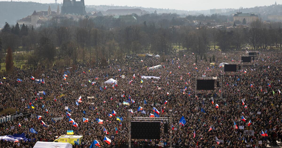 Mass protest in Prague against new Czech government