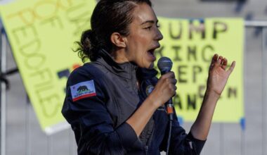 Lawmaker proposes fines for noncompliant immigration detention centers