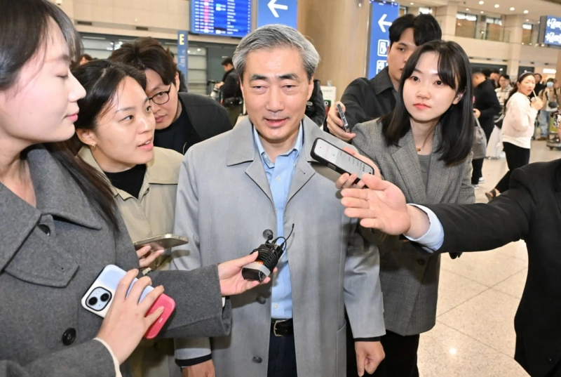 Shin Hyun-song, nominee for Bank of Korea governor, returns to Korea via Incheon International Airport Terminal 1 on the morning of the 30th. Photo=Choi Hyuk, The Korea Economic Daily reporter