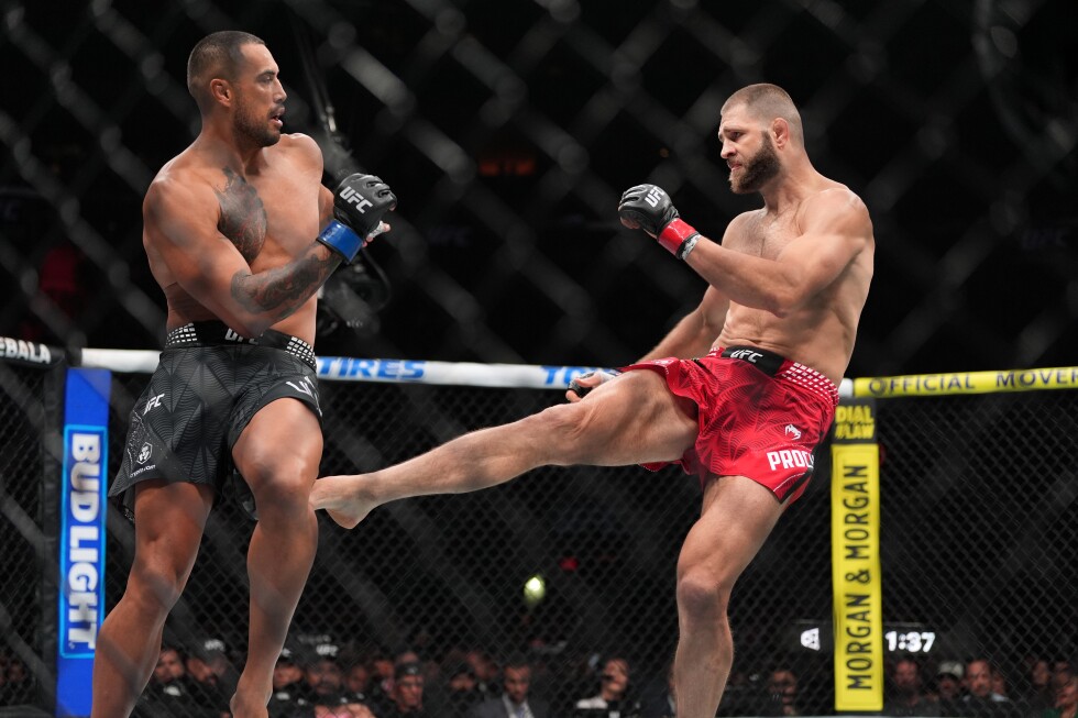 Ulberg wins light heavyweight belt with KO as Trump watches at UFC 327