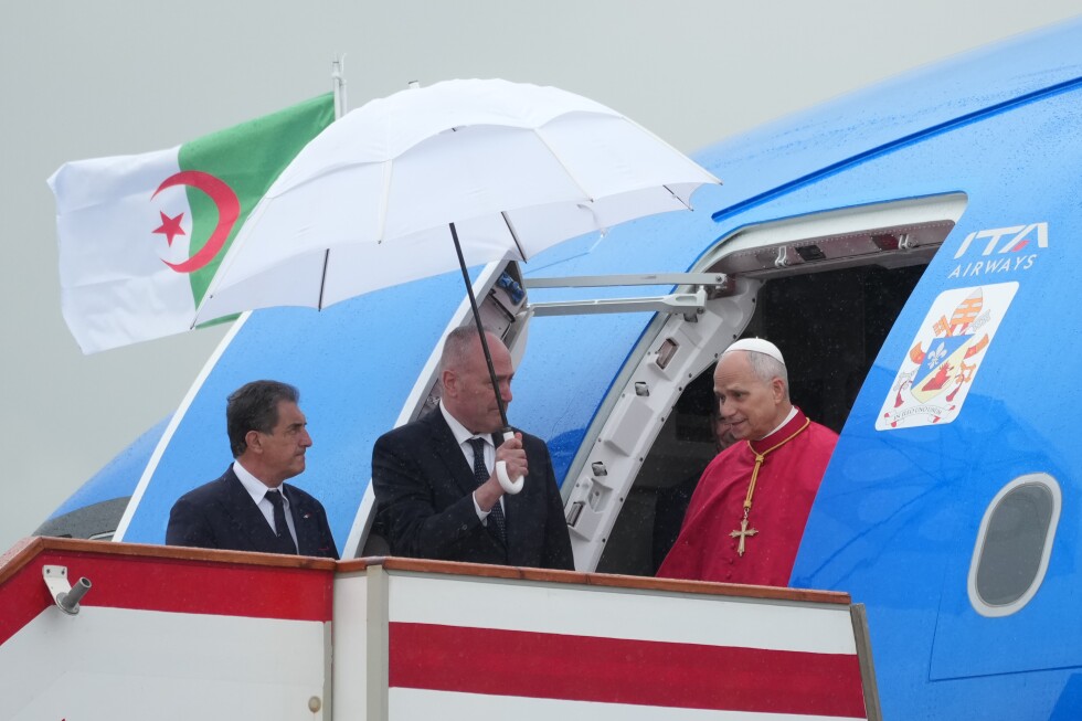 Pope begins Africa tour in Algeria with peace message