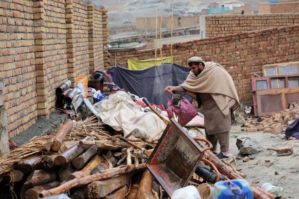 Afghanistan earthquake kills refugee family as a baby survives