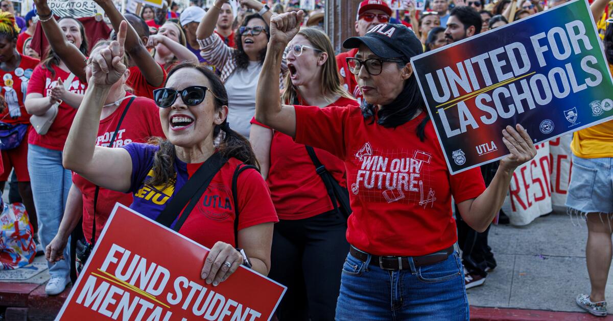 LAUSD strike updates: Last-ditch negotiations stretch past midnight