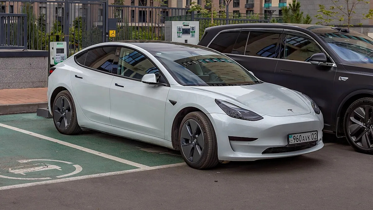 A Drunk Driver in South Korea Let His Tesla Take the Wheel. Now Police are Asking: Who Was Driving?