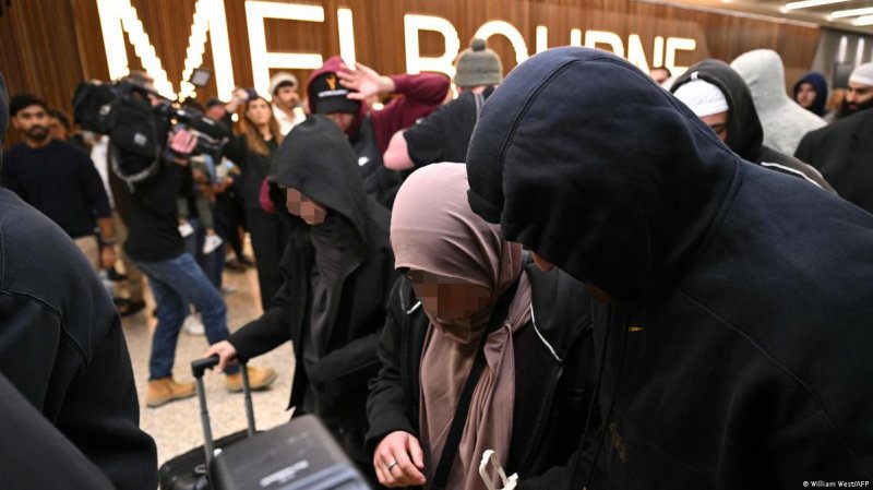 Why did Australia arrest women linked to IS after Syria return?