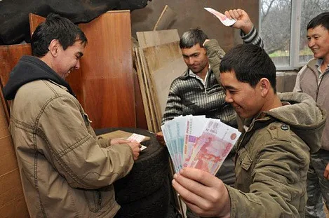 Russia ties migrants to the war through money - intelligence