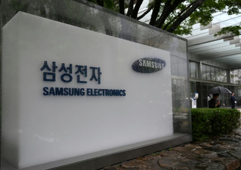 Signage of Samsung Electronics is displayed outside the company's Seocho building in Seoul on May 20, 2026 (Jung Yeon-je)
