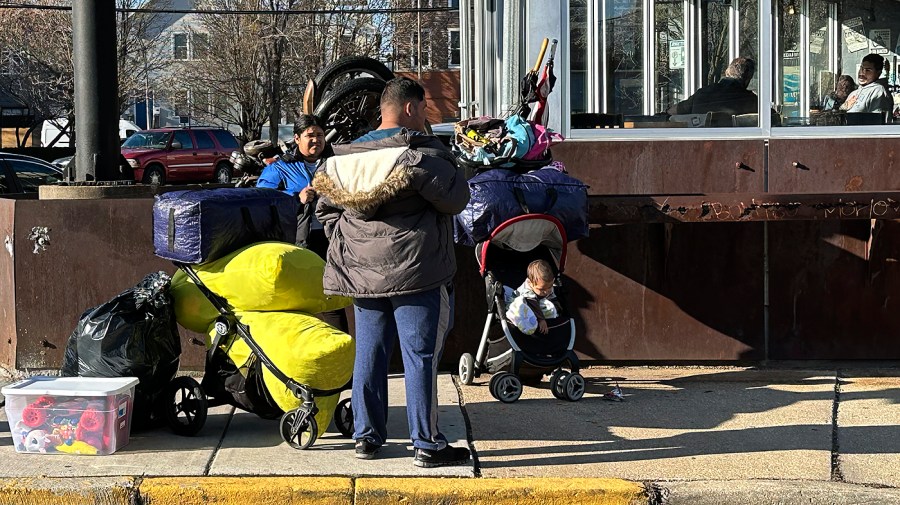 Study links Texas migrant busing program to rise in Latino homelessness in Illinois
