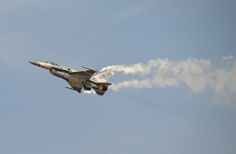 An Emirates air force F16 performs a diplsy flight at Al-Maktoum International Airport during the Dubai Airshow 2025 in Dubai on November 17, 2025