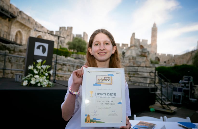 Ya’ara Eshkoli shows off her first-place certificate. (credit: Photos: Ricky Rachman)