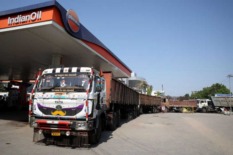 Indian refiners' April crude processing drops 8.9% from a month earlier