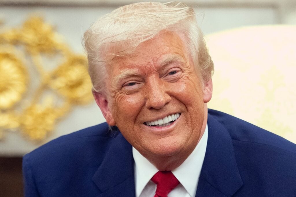 Trump Signs Executive Order Asking Fed To Evaluate Fintech's Access To Payment Accounts: Win-Win For Cryp