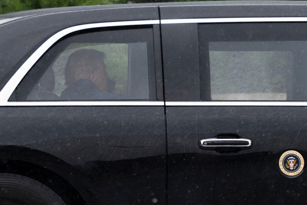 Trump wraps up 3-hour medical visit to Walter Reed