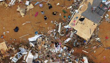 Mississippi tornado survivors describe roofs and homes ripped away