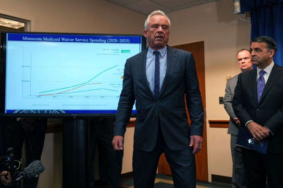 Robert F. Kennedy Jr. snatches snakes in viral video