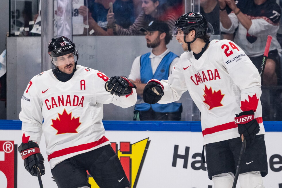 Canada scores 4 in the final period to beat Slovakia 5-1 at ice hockey worlds