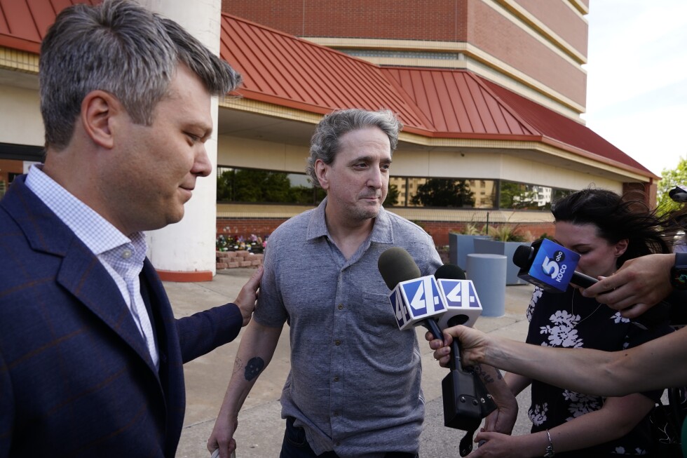 Richard Glossip released from Oklahoma jail ahead of retrial in 1997 murder case