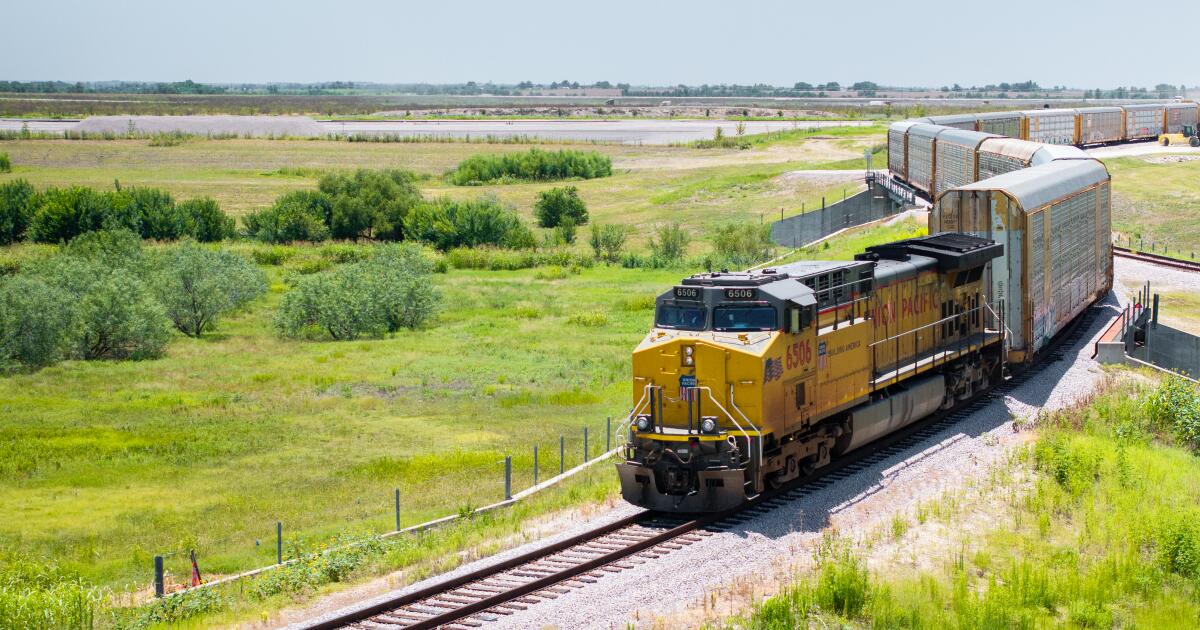 Texas train cart found with 6 dead migrants inside came from Long Beach