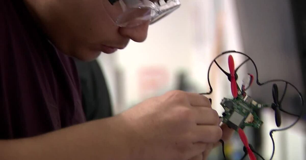 WATCH: Phoenix Union high school embraces artificial intelligence