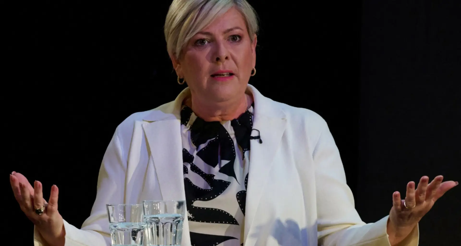 UAE leaders congratulate President of Iceland on National Day