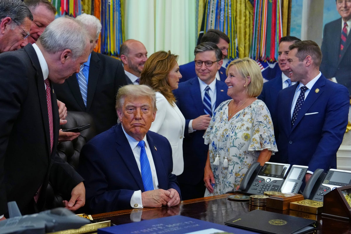 Trump saw 22 specialists in latest medical exam — nearly double his previous checkup