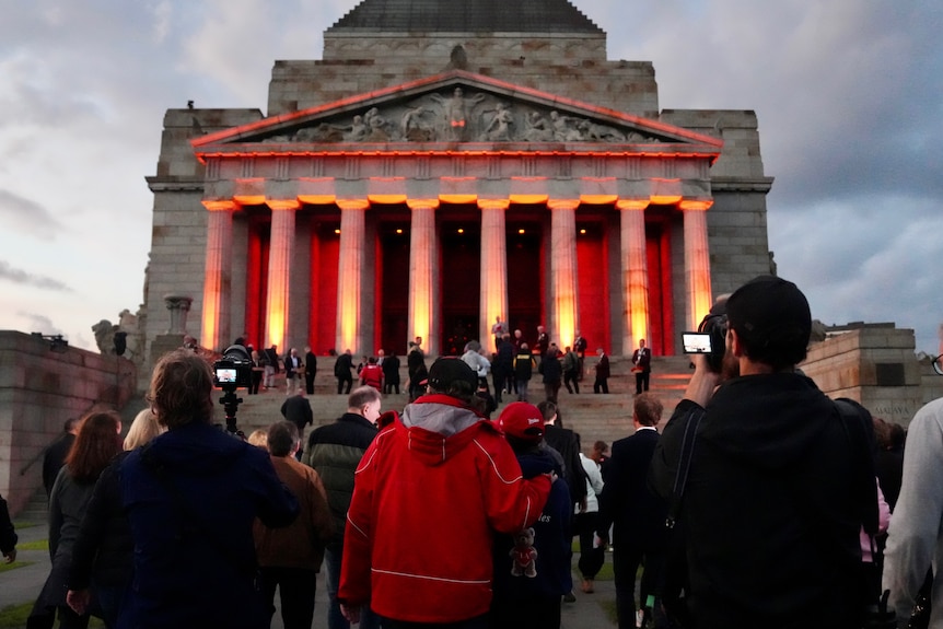 ANZAC Day dawn service at Shrine of Remembrance