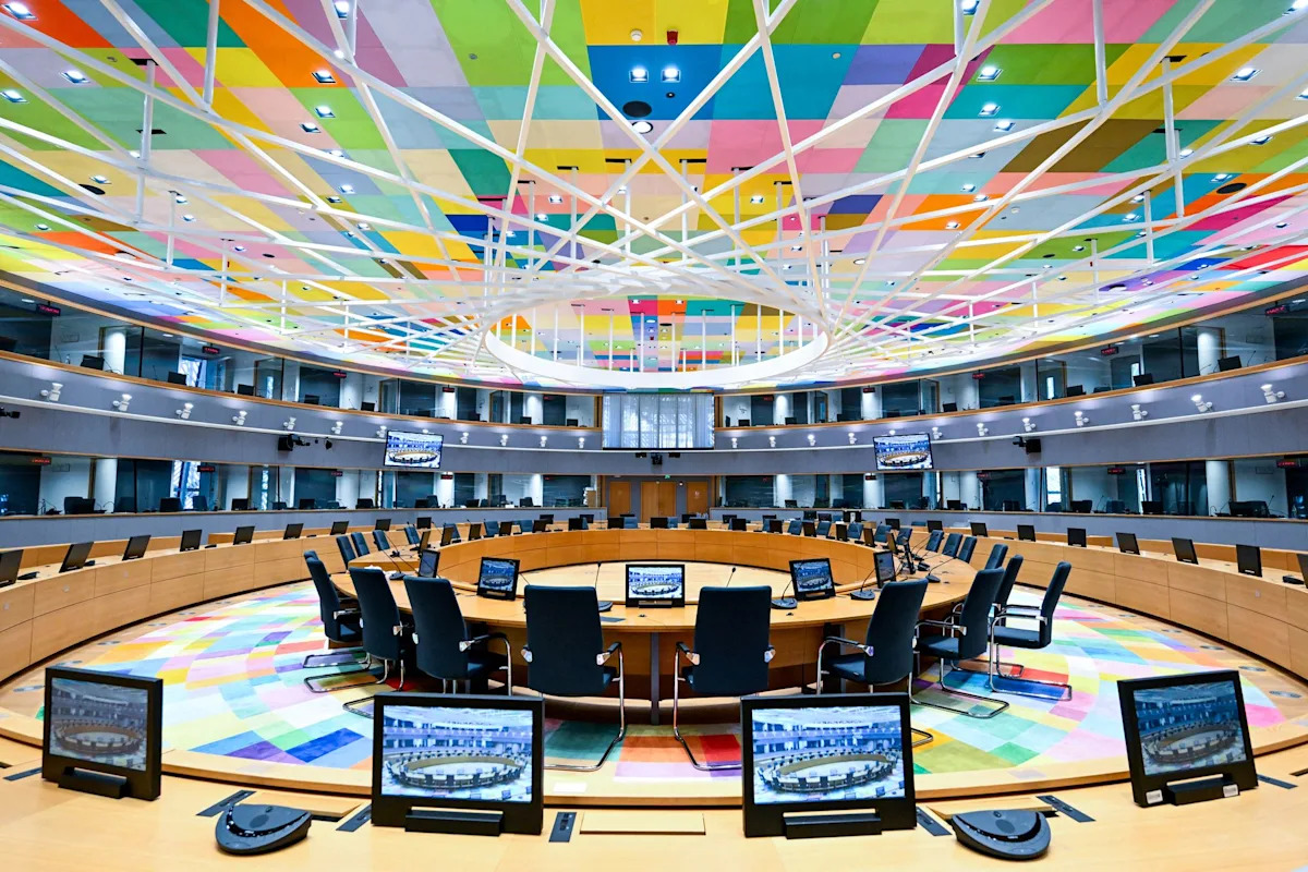EU leaders split over diplomatic contact with Russia