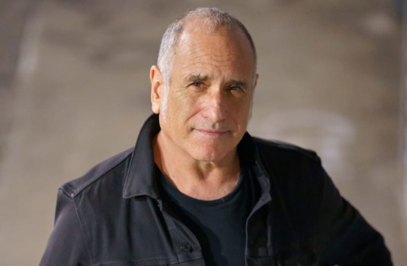 Stellar veteran guitarist-vocalist David Broza appears in a tribute to former collaborator late songwriter Tzruya Lahav.