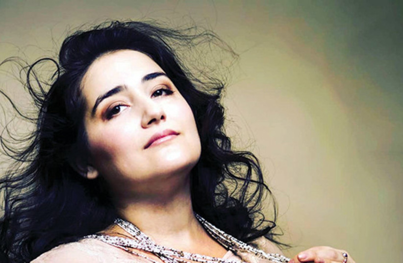 Mima Millo, acclaimed soprano.