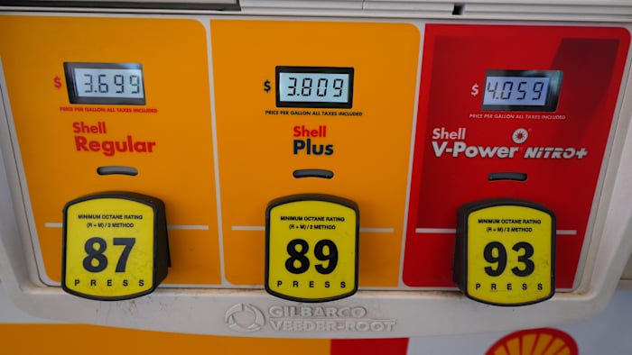 Gas prices remain high despite lower oil costs ahead of Fourth of July