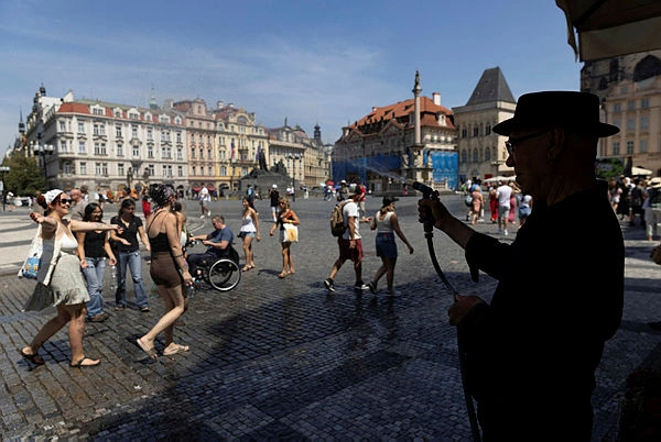 Czechia sets new high of 41.9C amid heatwave