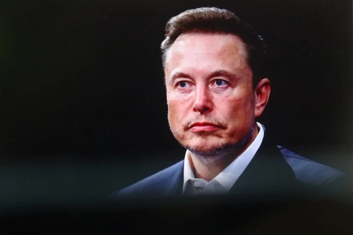Jeff Bezos Challenges Elon Musk’s Tesla And SpaceX With Zoox Robotaxi, Blue Origin Mars Push