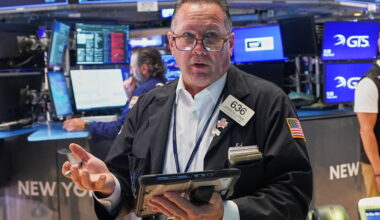 Most of Wall Street rises, but sinking AI stocks send it lower for the week