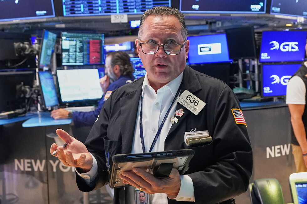 Most of Wall Street rises, but sinking AI stocks send it lower for the week
