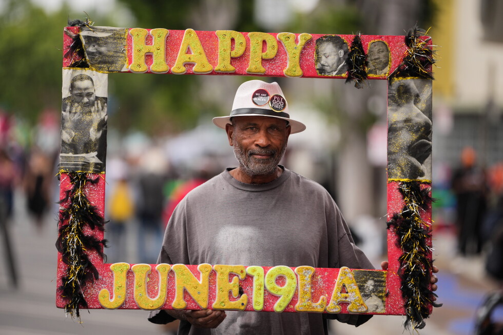 Americans celebrate Juneteenth as Obama Center opens