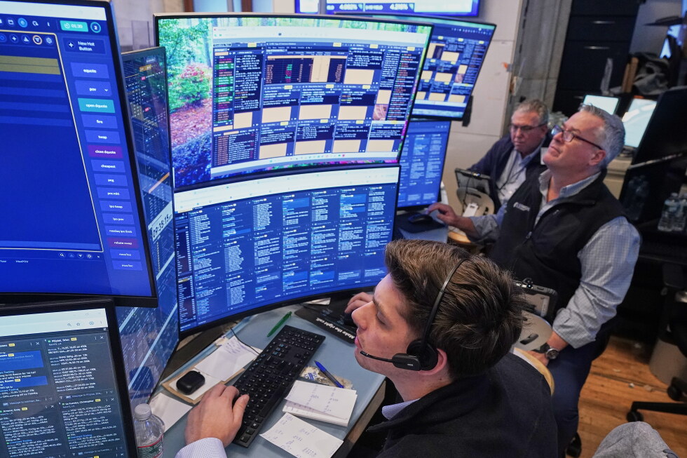 Wall Street recovers some of the week's losses after AI stocks swing back upward