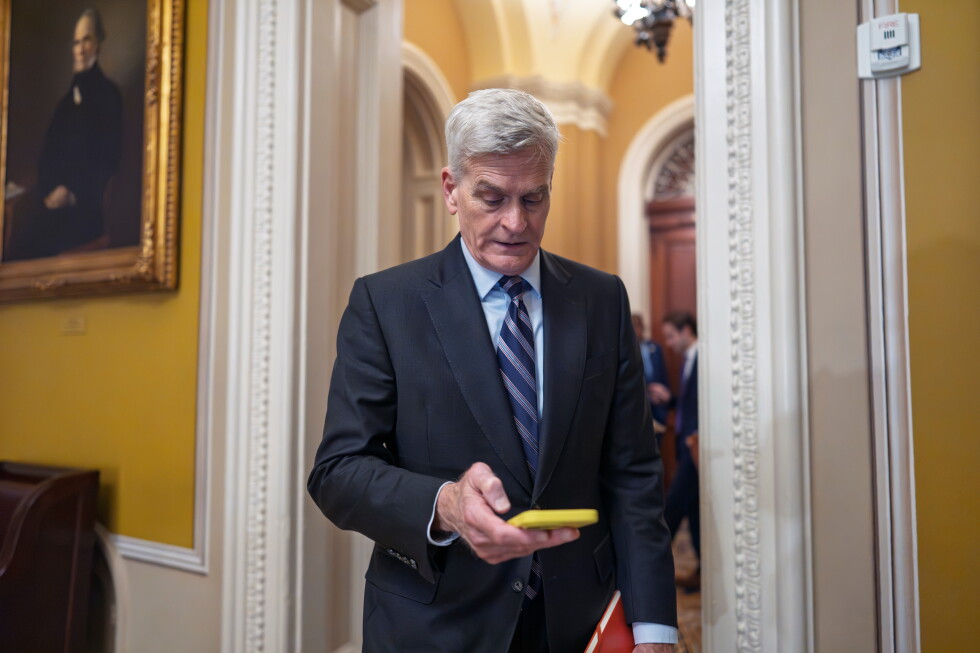 Senate Republicans reject war powers after Trump berates them